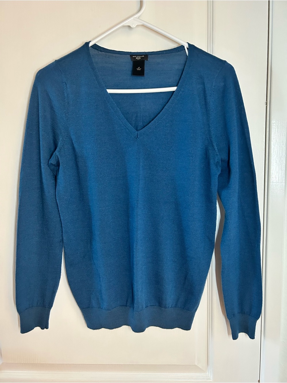 Ann Taylor Office Career Blue Merino Wool V-Neck Sweater Size Large Petite